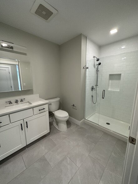 Building Photo - 206 Old Colony Ave