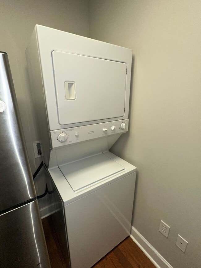 Building Photo - 1 Bed, 1 Bath at Carolina Walk - Steps from Williams Brice Stadium!