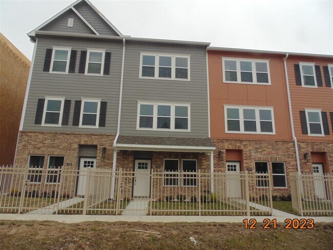 Building Photo - 5262 Ella Blvd