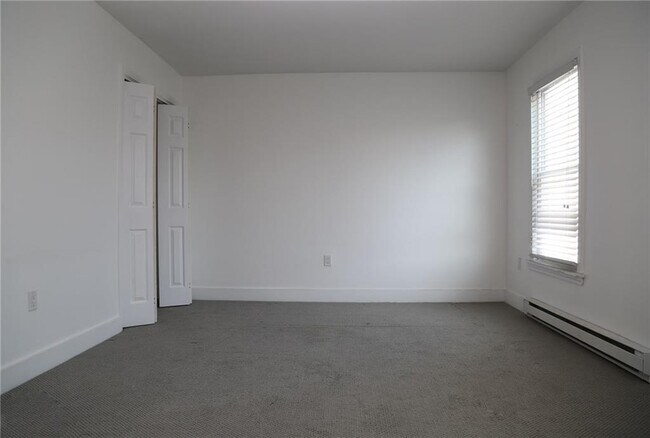 Building Photo - 74 Tell St