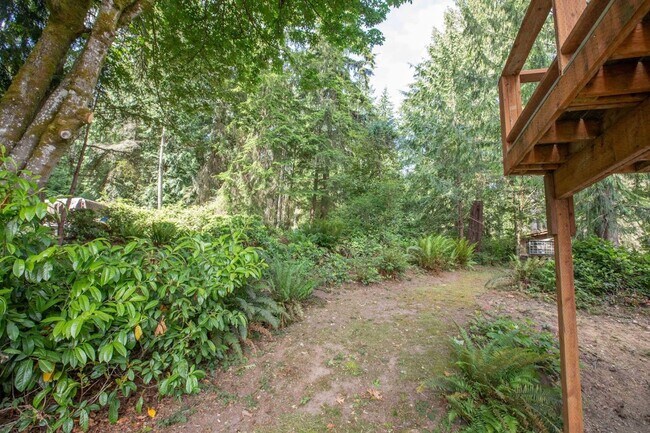 Building Photo - Gorgeous Langley Home With Water View and ...