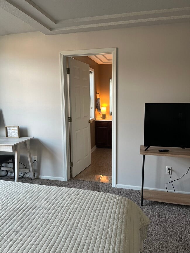 Building Photo - 5648 Winnetka Ave N