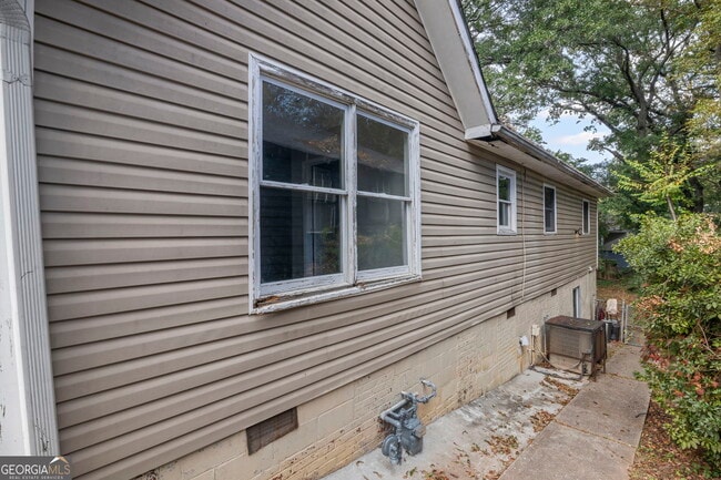 Building Photo - 1005 Westmoor Dr NW