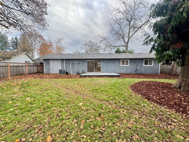 Building Photo - 435 SW Devon Ln