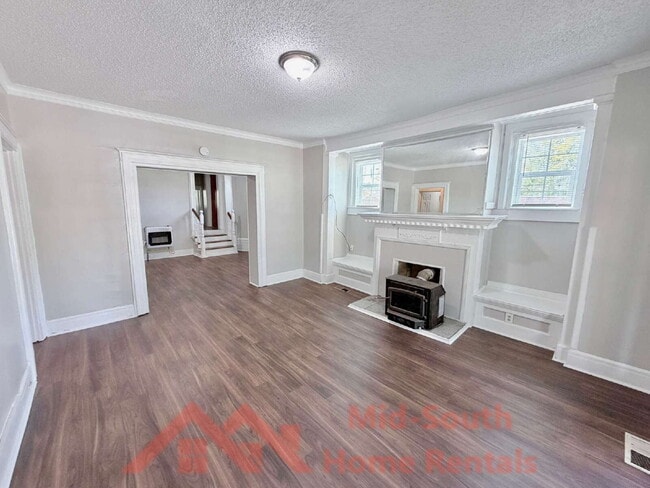Building Photo - 1561 Foster Ave