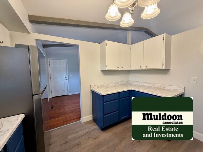 Building Photo - 3 Bedroom Tri Level with Spacious Yard 80918