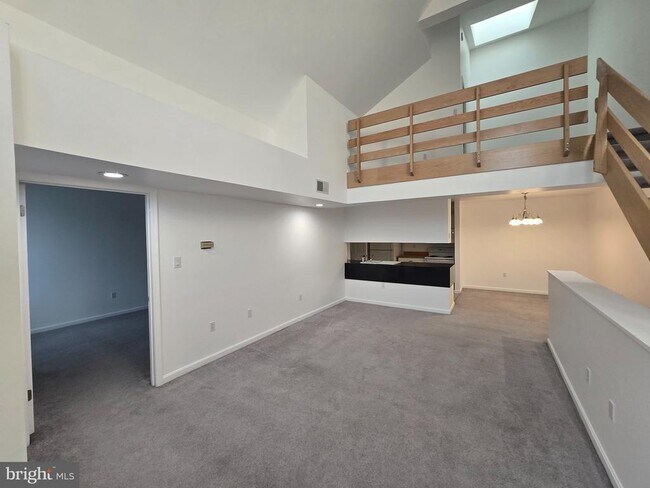 Building Photo - 306 Cherrington Dr