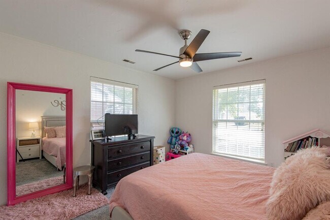 Building Photo - 3025 Regency Ct