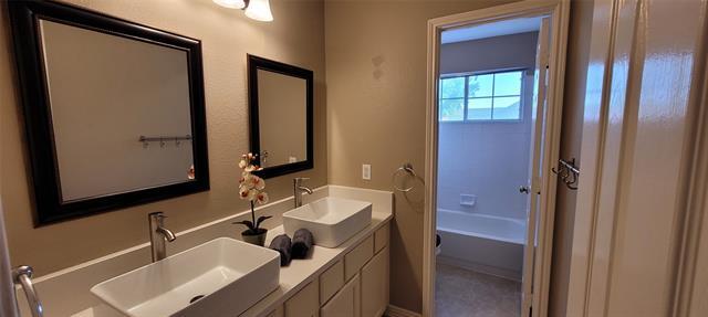 Building Photo - 7509 Avalon Dr