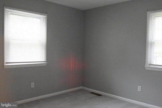 Building Photo - 936 Longfellow Ct