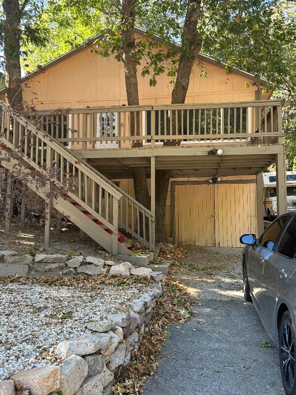 Building Photo - 518 Acacia Dr