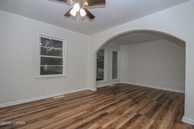 Building Photo - 211 Beth Dr