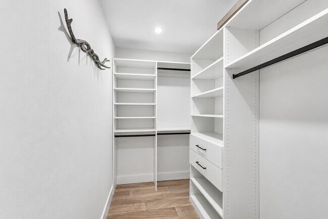 Building Photo - 207 Tropic Isle Dr