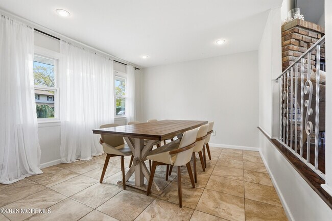 Building Photo - 4 Cheryl Dr