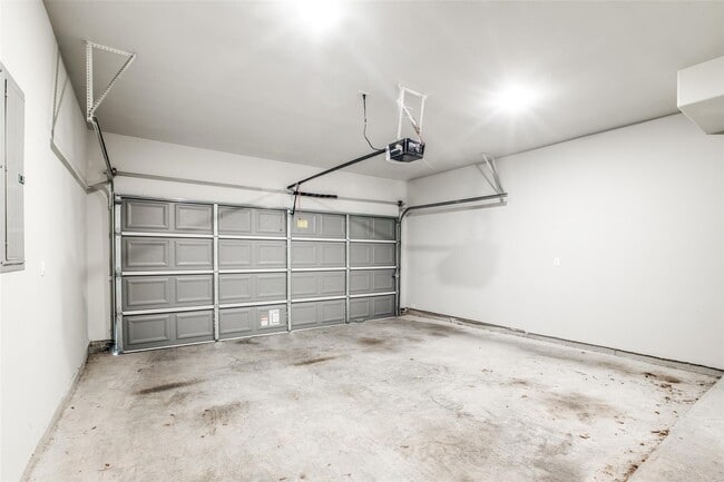 Building Photo - 412 W 28th St