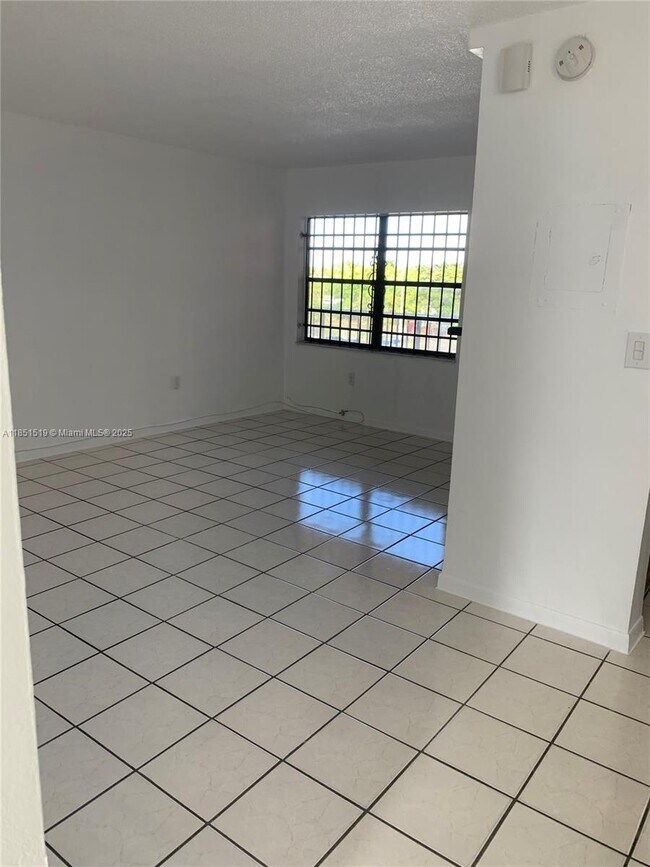 Building Photo - 1325 W 68th St