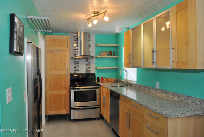 Building Photo - 306 3rd St
