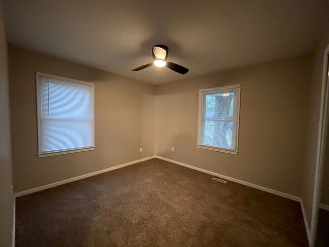 Building Photo - ABSOLUTELY ADORABLE! NEW BATHROOM! WASHER ...