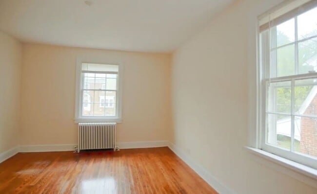 Building Photo - 2026-2027 School Year / 8 Bdrm / 3 Bath St...