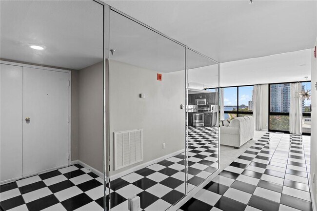 Building Photo - 3301 Bayshore Blvd
