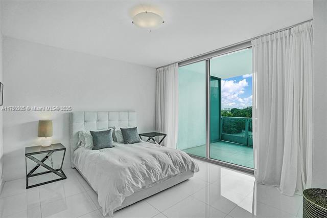 Building Photo - 900 Biscayne