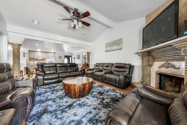 Building Photo - 10711 Heather Hill Dr