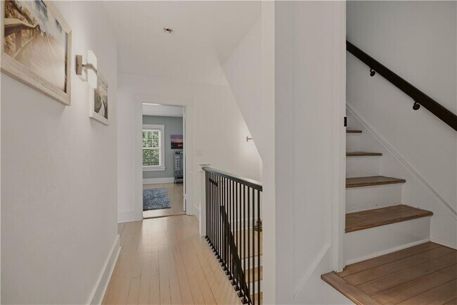Building Photo - 21 Pell St