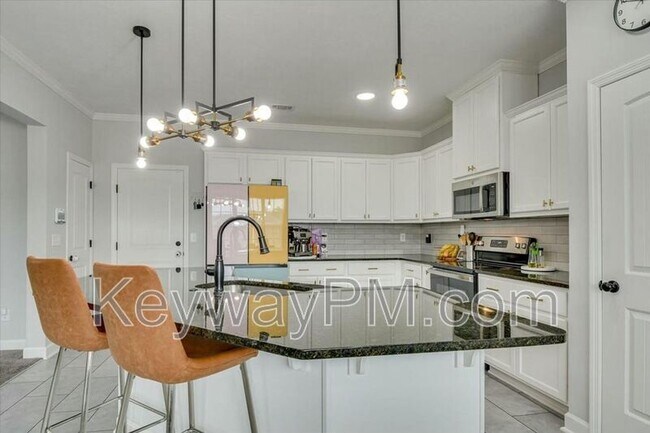 Building Photo - 1044 Mulford Lp