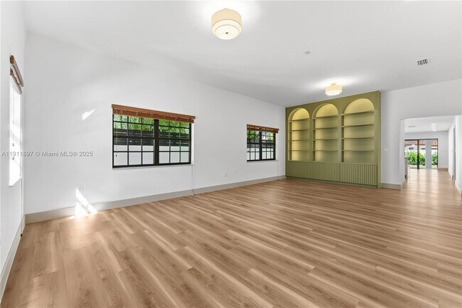 Building Photo - 443 SW 21st Rd