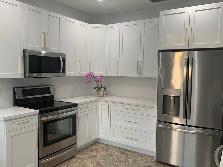 Building Photo - 1530 SW 193rd Ter