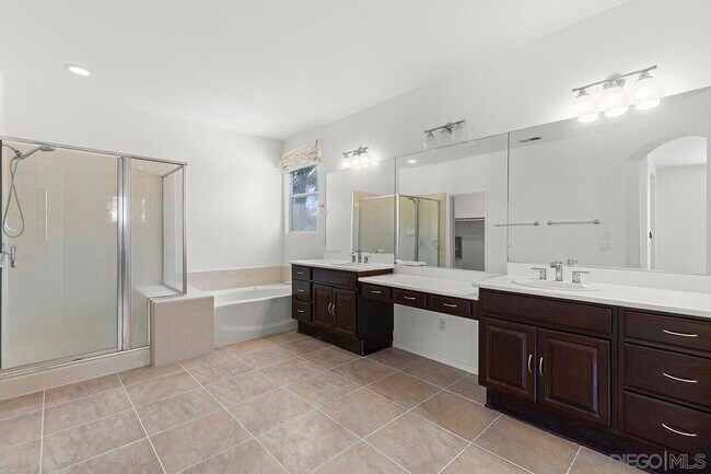 Building Photo - 11370 W San Raphael