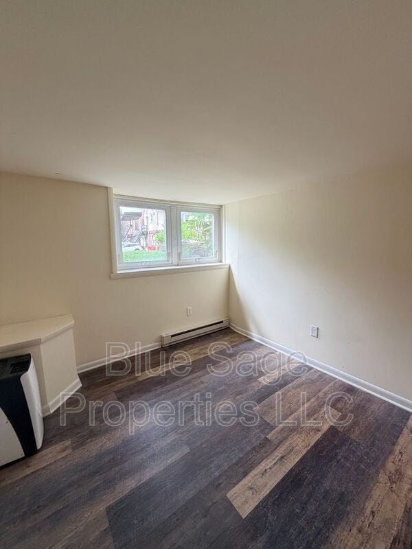 Building Photo - 2 E Manoa Rd