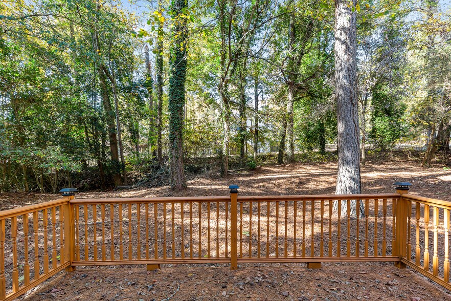 Building Photo - 800 Post Road Cir