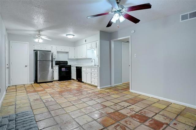 Building Photo - 507 S Las Vegas Trail