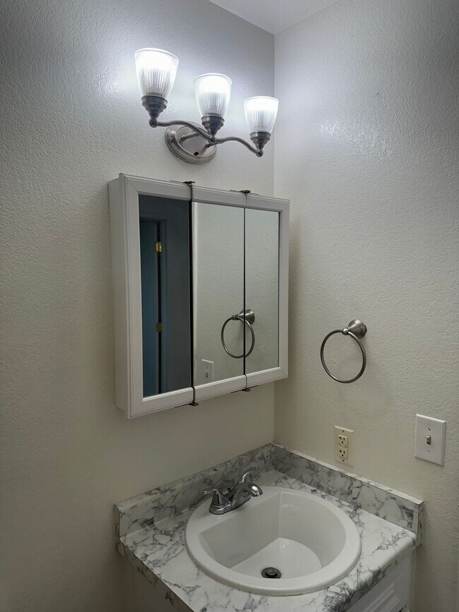 Building Photo - 2556 Sabre Ct