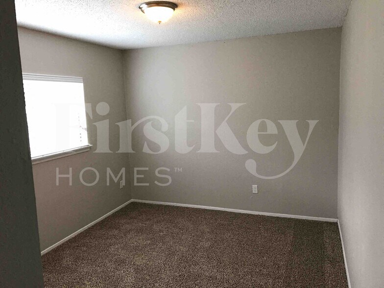 Building Photo - 2510 Bentley Dr