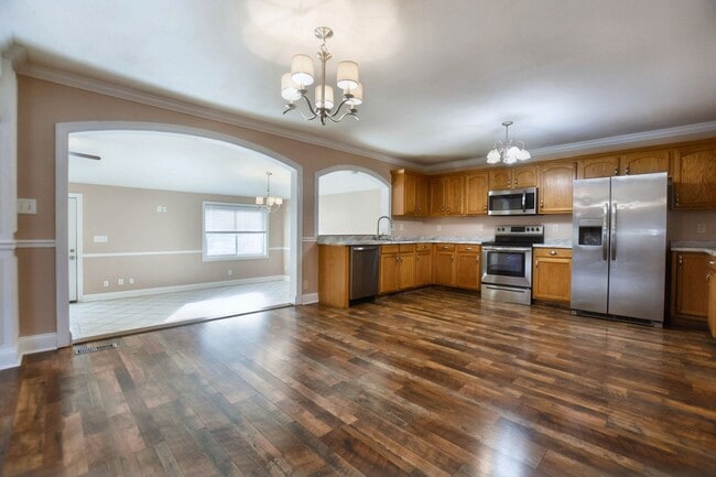 Building Photo - Pet Friendly Three Bedroom with Bonus!