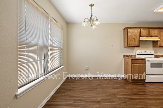 Building Photo - 2910 Dawn Ct