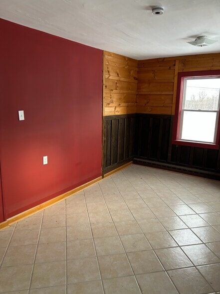 Bedroom - 1921 N James St