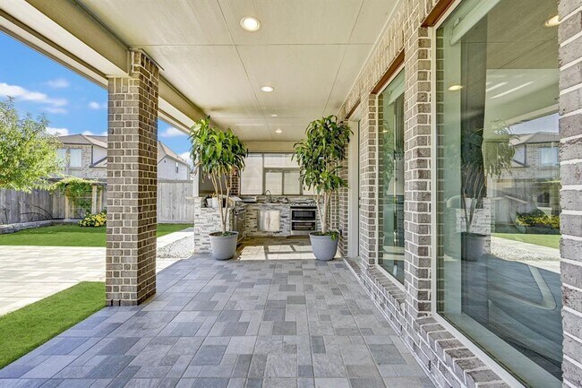 Building Photo - 11314 Cosmopolitan Dr