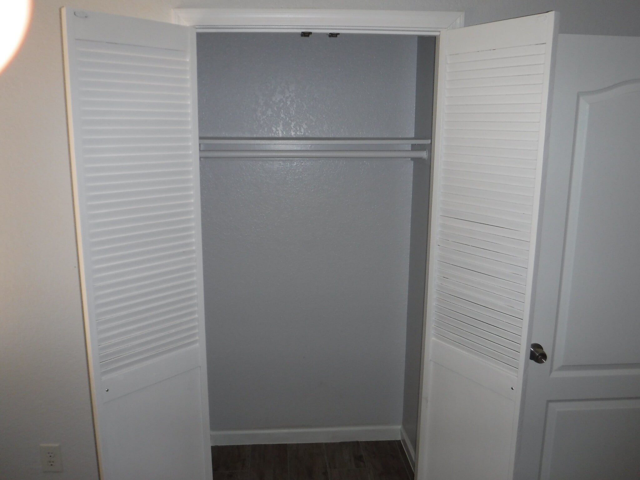 Building Photo - 712 N Santa Barbara #16