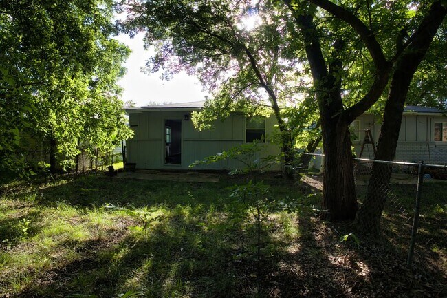Building Photo - 2520 Hickory St