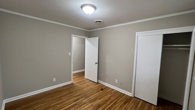Building Photo - 3-Bedroom just waiting for you !