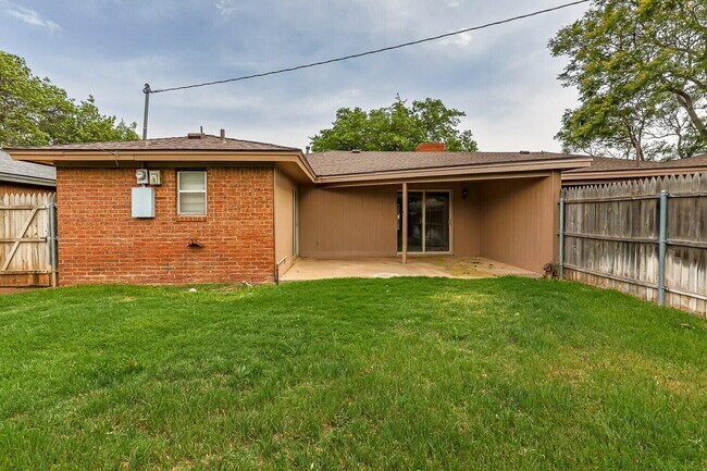 Building Photo - 3406 65th Dr