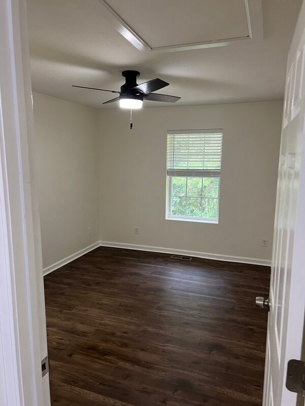 Building Photo - 800 Lullwater Rd