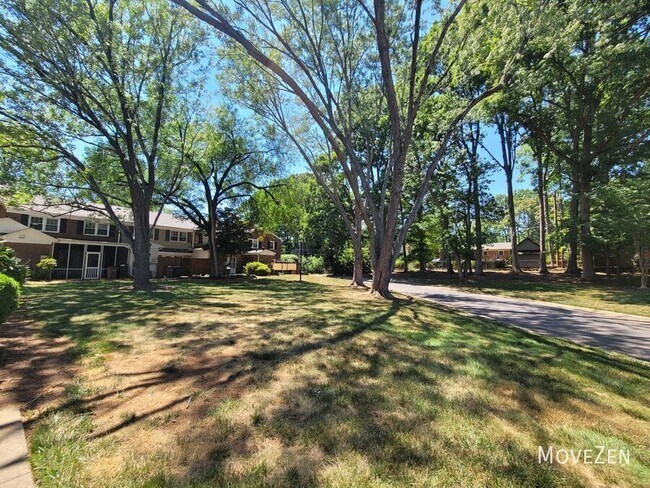 Building Photo - 3003 Overton Dr