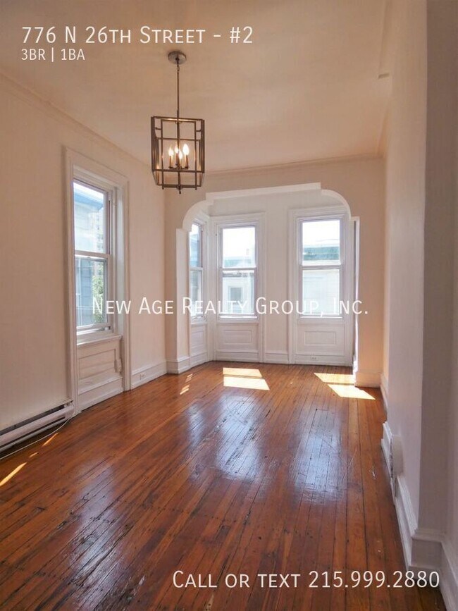 Building Photo - Bi-level apartment near the Art Museum!