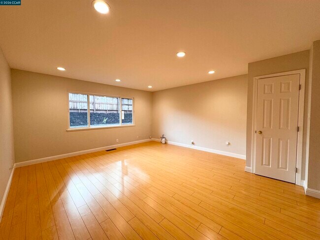 Building Photo - 2307 Panoramic Dr