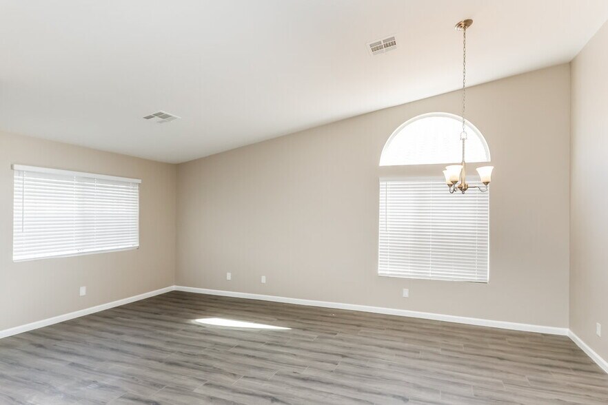 Building Photo - 1079 Featherwood Ave