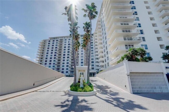 Building Photo - 1 Las Olas Cir